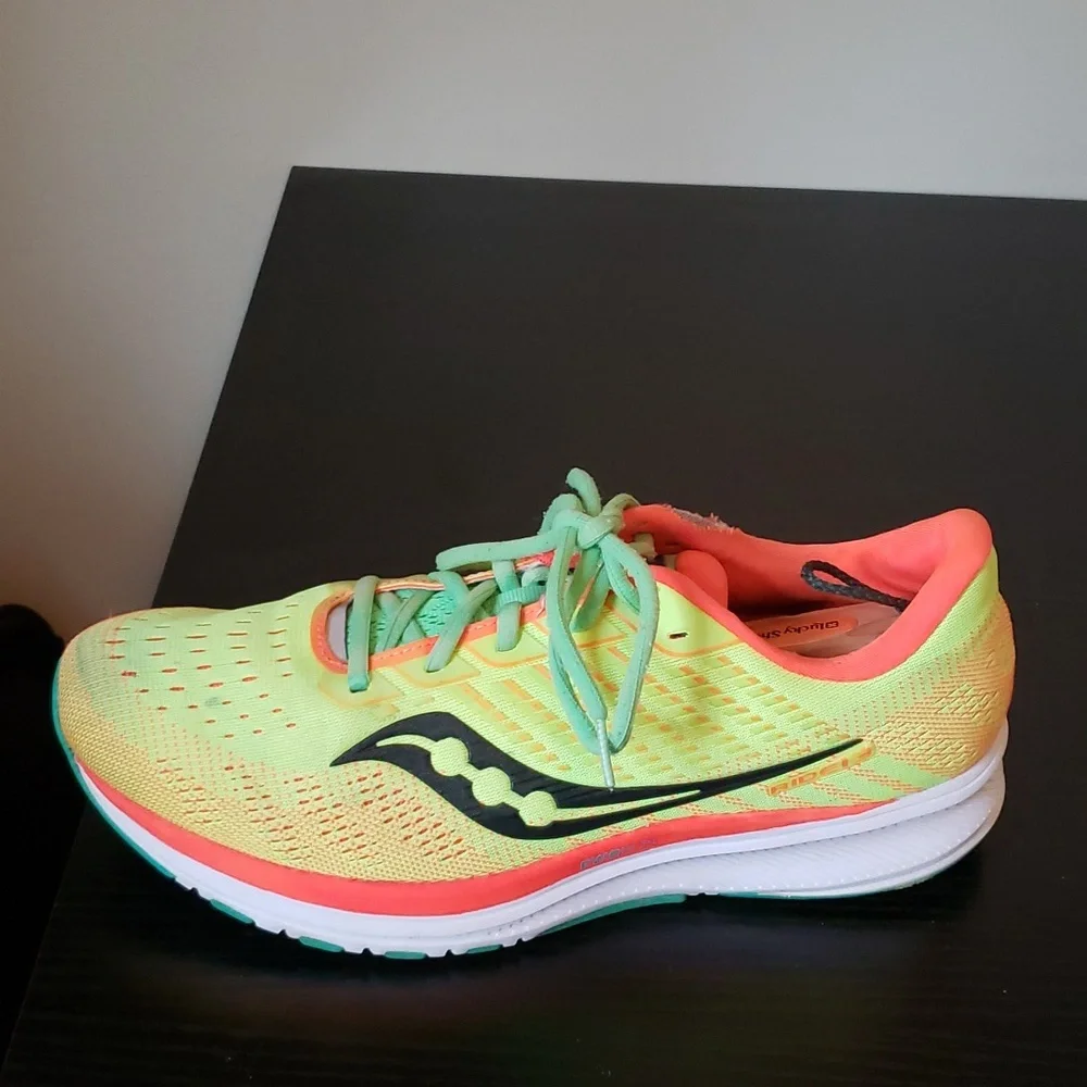 Saucony Ride 13 Powerrun Pre-owned sz10. Wear on left shoe pictured. - Picture 3 of 11